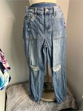 Rewash Junior's Size 1 Mid-Rise Jogger Distressed Medium Wash Blue Denim Jeans
